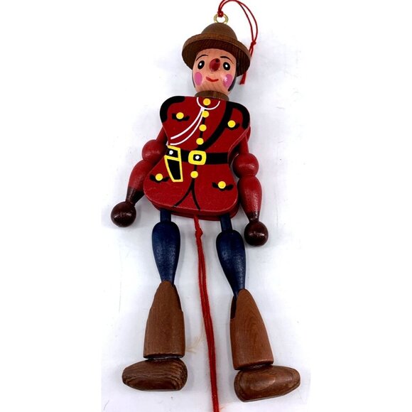 Wood Soldier Ornament Canada Pull Moveable Limbs 8" Vtg Hand Painted - Picture 6 of 7